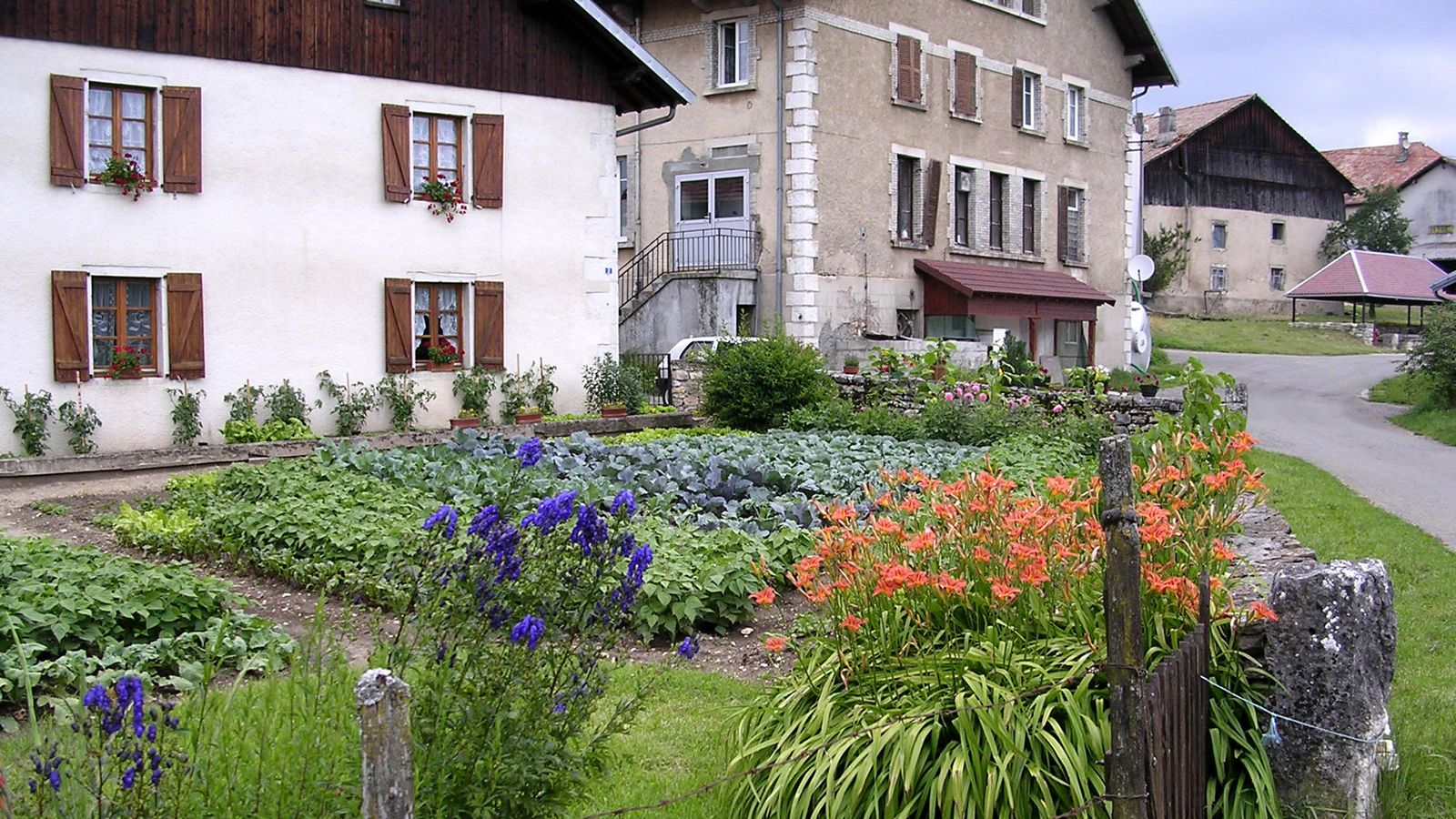Dans le village - Photo Claude Schneider - Copyright 