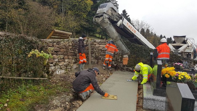 2017 Aménagement village Cimetière.Emplacements Cavurnes