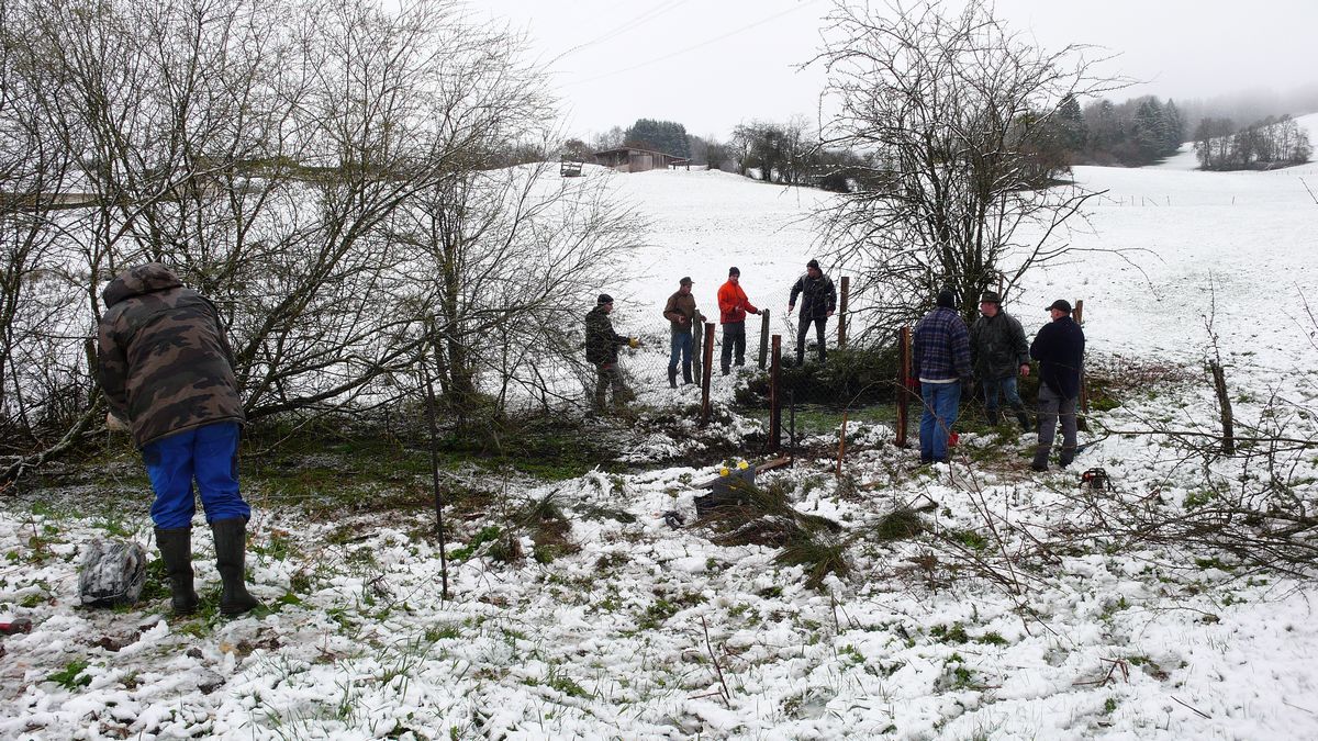 Alentour Place vierge 2 avec le concours de bénévoles  2013